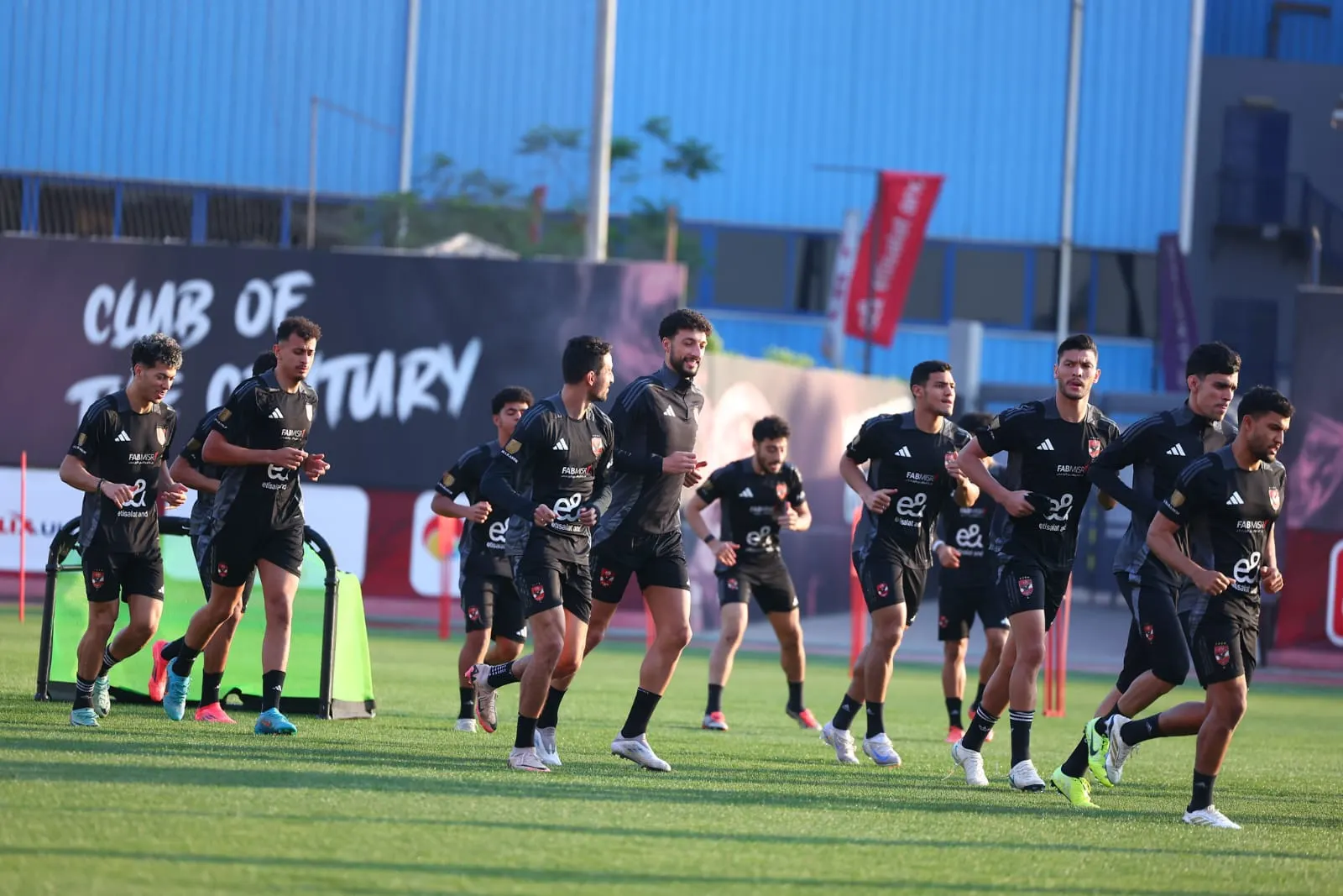 صفقة الموسم تشتعل | زيزو يهدد الزمالك بـ74 مليون.. وجوميز يربك حسابات الأهلي والزمالك.. وقرار مفاجئ بشأن مصطفى العش!