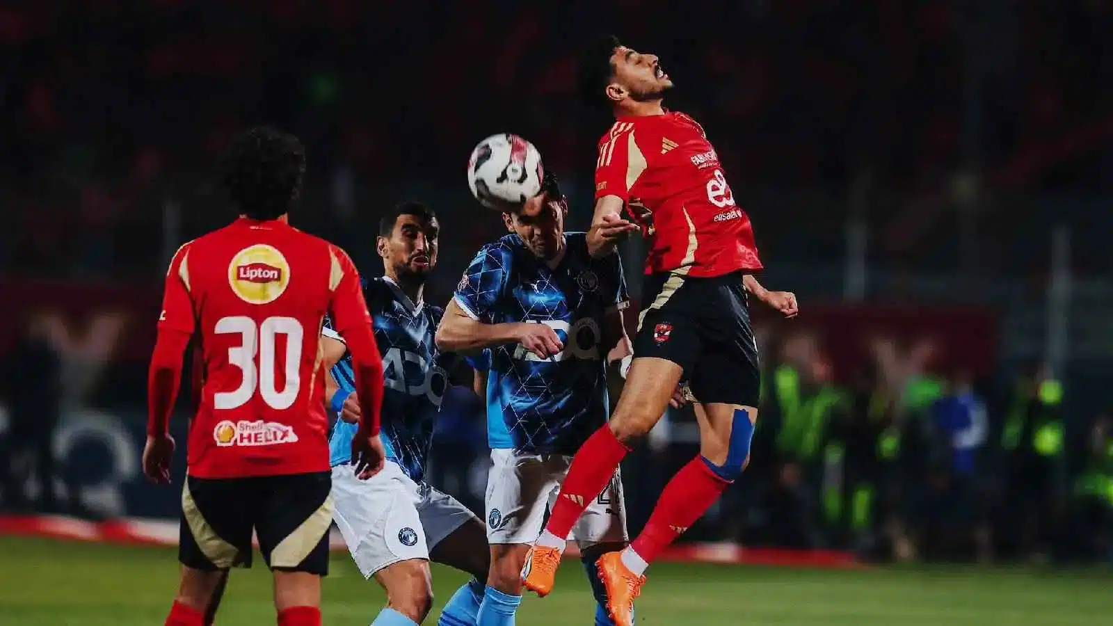 رفض إغراء بيراميدز واختار الأهلي.. نجم منتخب مصر يشعل الميركاتو وصفقة الـ2 مليون دولار تقترب!