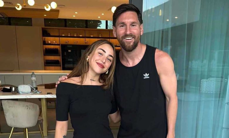 نيكي نيكول مع ميسي