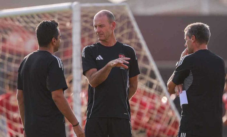 ياس توروب في تدريبات الأهلي المصري