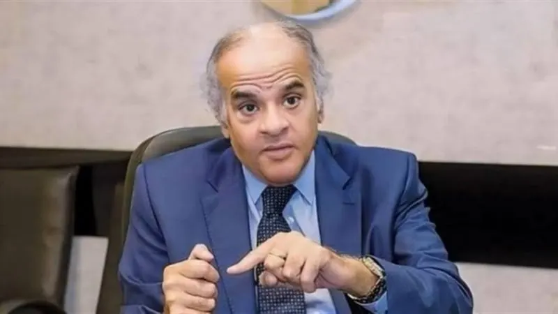 انفراد .. في منزل ممدوح عباس.. صفقة الموسم يوقع مع الزمالك