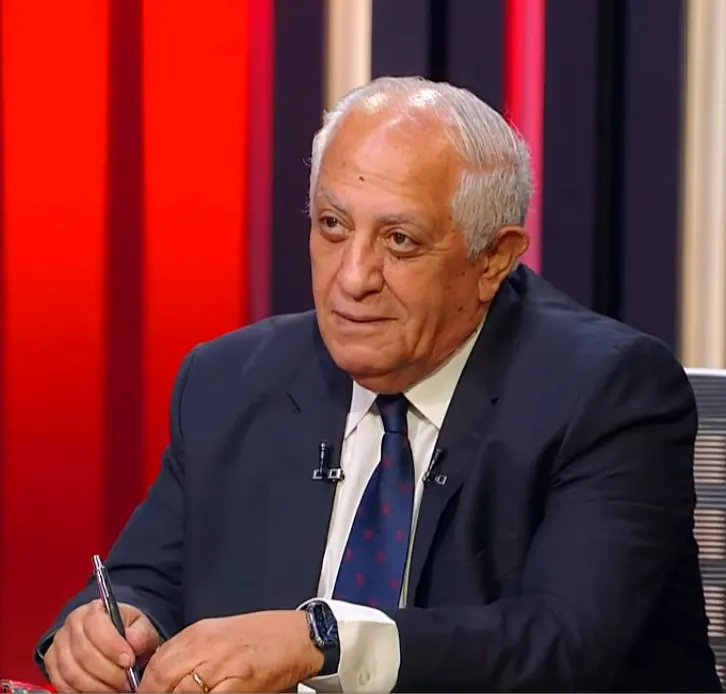 ماذا يحدث لـ “شيخ النقاد”؟.. رسالة غامضة من خالد الغندور تثير الرعب حول حسن المستكاوي!