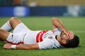 ​زلزال في ميت عقبة.. إصابة “مفاجئة” تضرب نجم الزمالك وتقلب حسابات معتمد جمال قبل موقعة بلوزداد