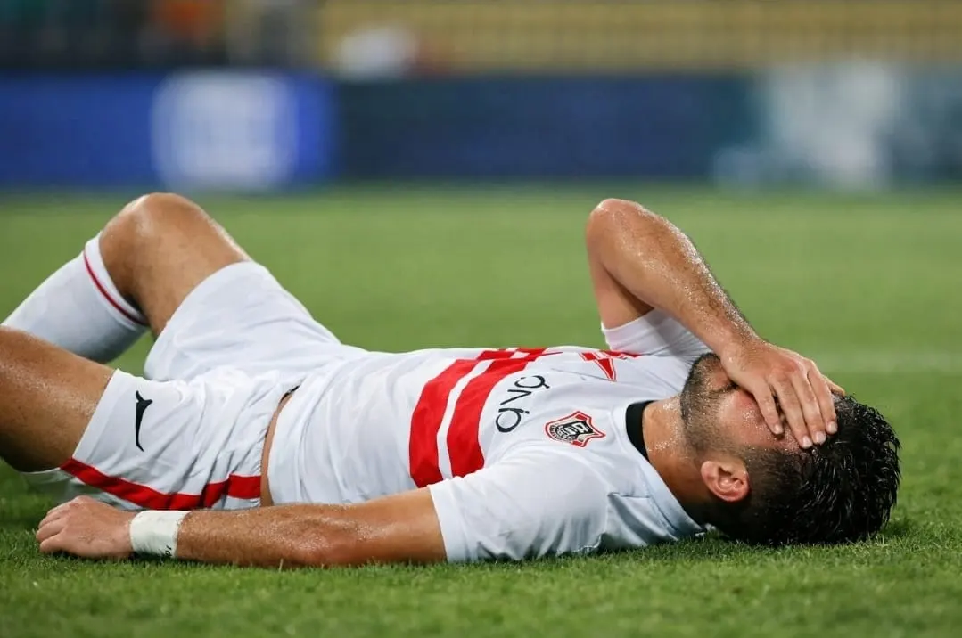 ​زلزال في ميت عقبة.. إصابة “مفاجئة” تضرب نجم الزمالك وتقلب حسابات معتمد جمال قبل موقعة بلوزداد