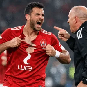 أزمة الأهلي وسورب تتصاعد.. نجم الفريق يرفض “دكة البدلاء” ويطلب الرحيل فوراً!