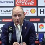 “توروب يرفض الرحيل”.. المدرب الدنماركي يفجّر أزمة جديدة داخل الأهلي والإدارة تؤجل القرار الحاسم!