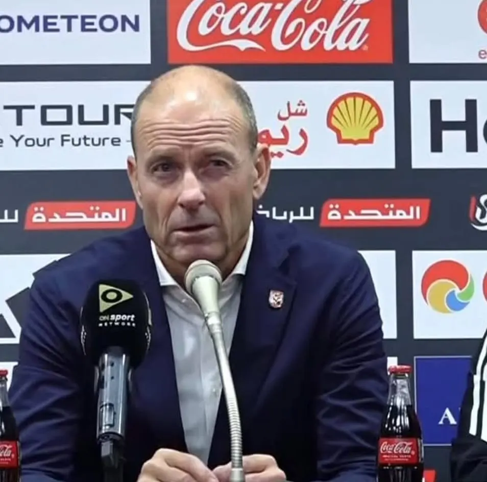 “توروب يرفض الرحيل”.. المدرب الدنماركي يفجّر أزمة جديدة داخل الأهلي والإدارة تؤجل القرار الحاسم!